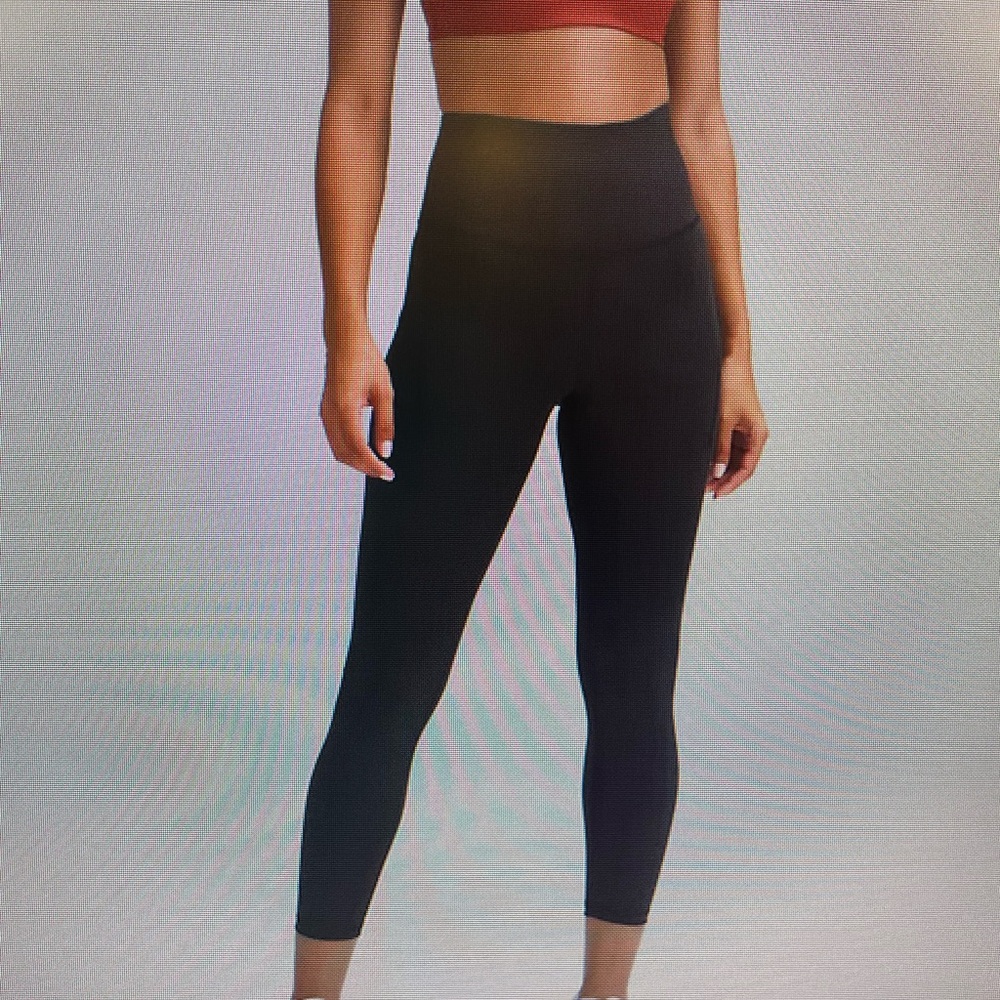 LULULEMON Wunder Under with pockets.  Black Size 8